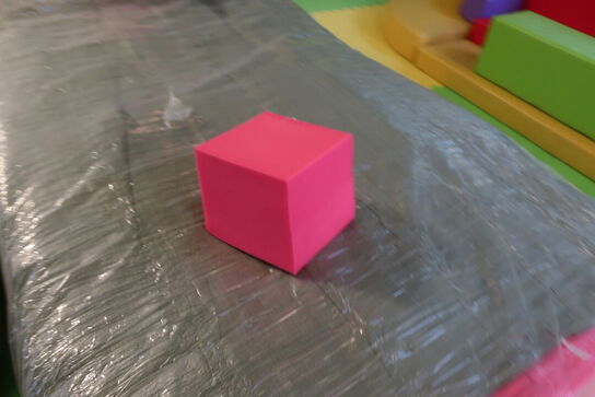 Komplet legetårn med kuglerum, skumgrav samt alt skumgulv på etagen