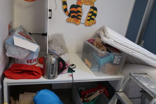 Alt indhold i rummet