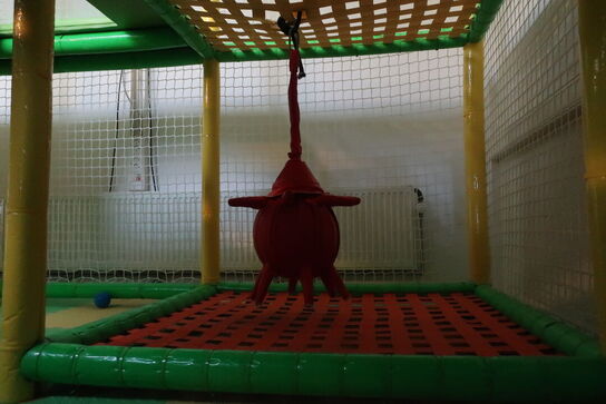 Komplet legetårn med kuglerum, skumgrav samt alt skumgulv på etagen