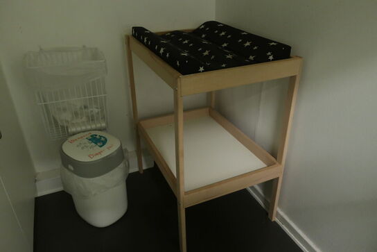 Puslebord samt blespand