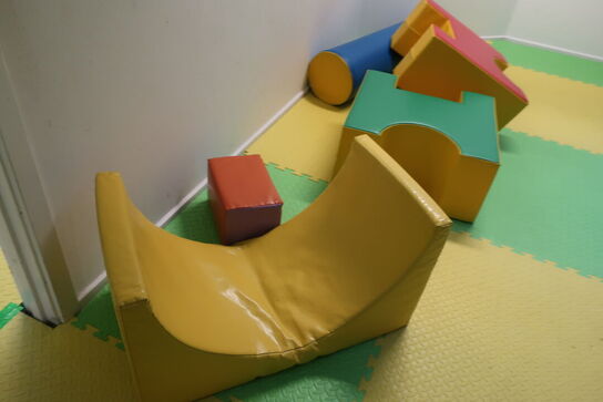 Alt skumlegetøj i rummet