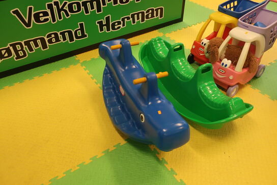 2 stk. vipper samt 2 stk. indkøbsvogne