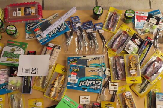 Palle med diverse fiskeudstyr 