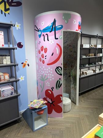 Børnerum' inkl. høne, bøger m.v.