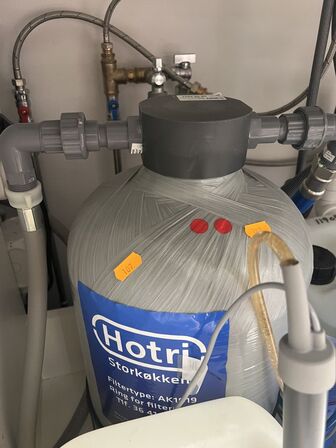 Opvaskemaskine WINTERHALTER UC-S V02 inkl. tryktank/filter samt. div. kemi