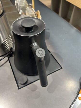 Bardisk m. køleanlæg 80x105x340cm, FELLOW vandkoger m.v.