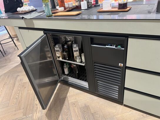 Bardisk m. køleanlæg 80x105x340cm, FELLOW vandkoger m.v.