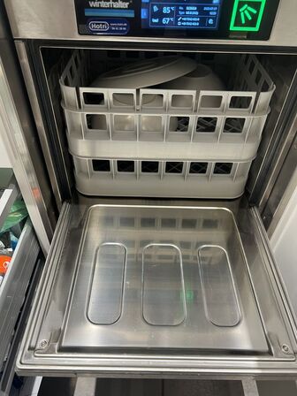 Opvaskemaskine WINTERHALTER UC-S V02 inkl. tryktank/filter samt. div. kemi