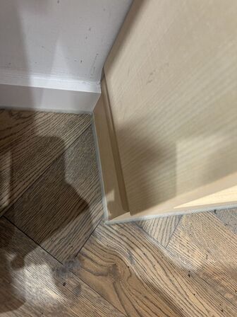 Stort bagbelyst display