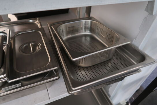 65 stk. kantiner og låg