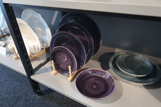 137 stk. tallerkener, kopper, skåle, kander m.m. CHURCHILL