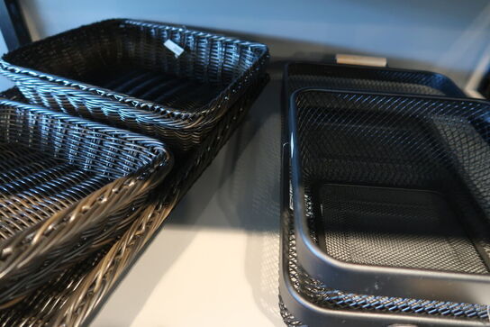 16 stk. brødkurve og brødposer