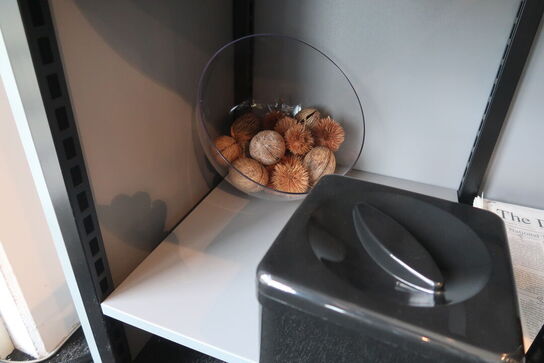 Isspande, lysestager, skåle m.m.