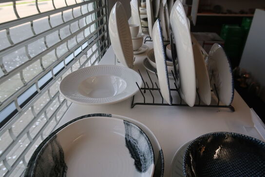 71 stk. tallerkener, kopper, fade m.m. CHURCHILL