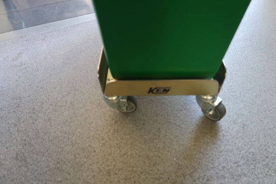 Beholder 60 ltr plast grøn ekskl låg (Brugt) med vogn