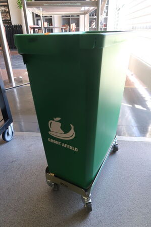 Beholder 60 ltr plast grøn ekskl låg (Brugt) med vogn