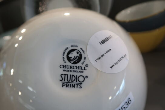 165 stk. tallerkener, kopper, skåle, kander m.m. CHURCHILL