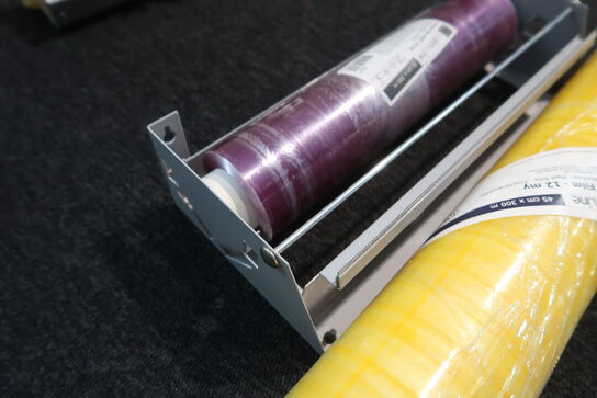 Filmdispenser og 2 ruller film