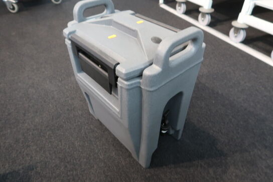 Termobeholder CAMBRO Camtainer