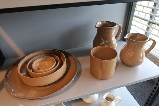 123 stk. tallerkener, kopper, skåle, kander m.m. i stentøj