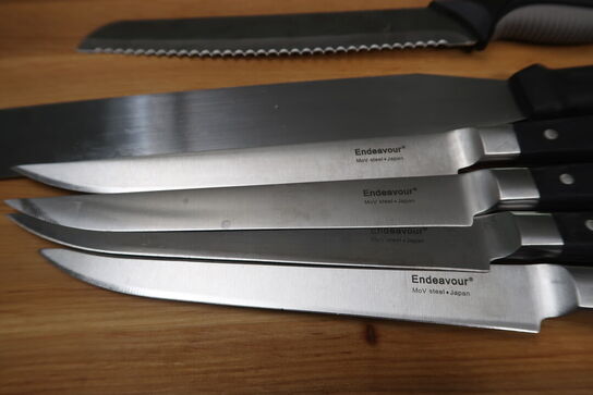 5 stk. knive og palet, bl.a. ENDEAVOUR