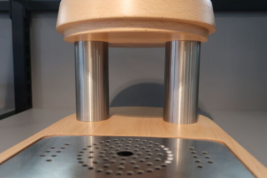 Stativ til saftdispenser