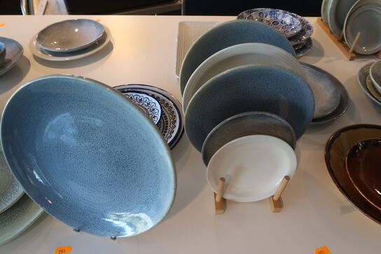 79 stk. tallerkener, skåle og fade DUDSON