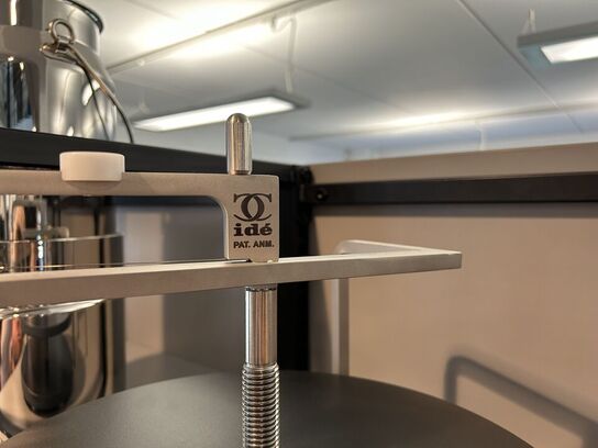 Osteskærer CC Ide sort  (Udstillingsmodel)