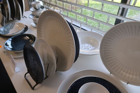 71 stk. tallerkener, kopper, fade m.m. CHURCHILL