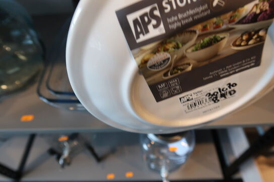 Dispensere med taphane, tallerkener og fade