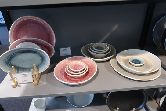 141 stk. tallerkener, kopper, skåle, kander m.m. ROSENTHAL, REVOL m.m.