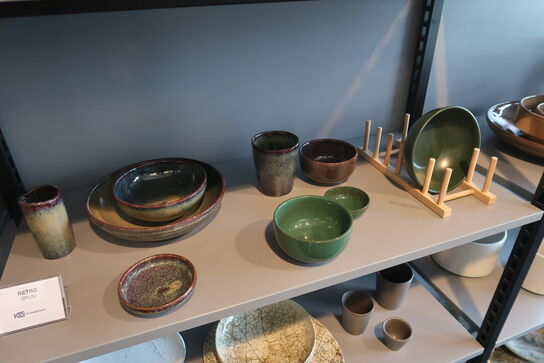 123 stk. tallerkener, kopper, skåle, kander m.m. i stentøj