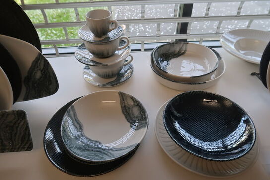 71 stk. tallerkener, kopper, fade m.m. CHURCHILL