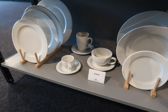 137 stk. tallerkener, kopper, skåle, kander m.m. CHURCHILL