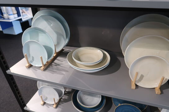 165 stk. tallerkener, kopper, skåle, kander m.m. CHURCHILL