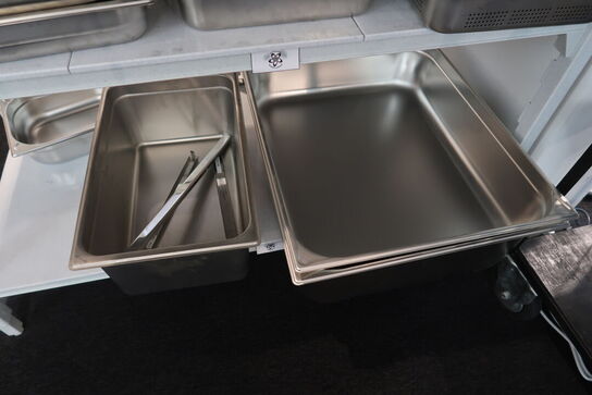 65 stk. kantiner og låg