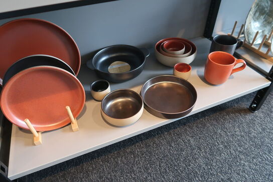 123 stk. tallerkener, kopper, skåle, kander m.m. i stentøj