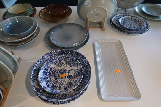 79 stk. tallerkener, skåle og fade DUDSON