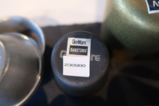 Skifferplade med miniskåle, tang og mælkekander