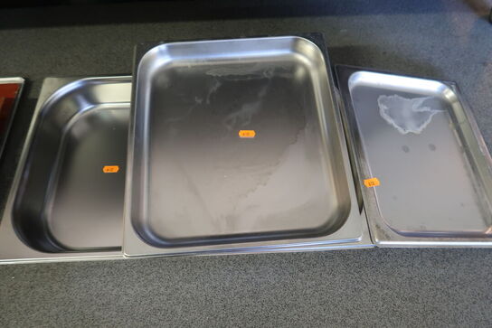 2 stk. kantiner og et stk. låg