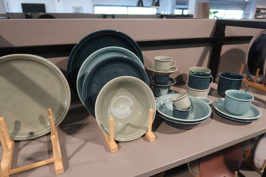 141 stk. tallerkener, kopper, skåle, kander m.m. ROSENTHAL, REVOL m.m.