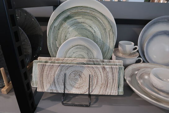 179 stk. tallerkener, kopper, skåle, kander m.m. CHURCHILL