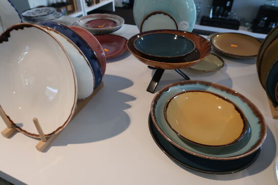 79 stk. tallerkener, skåle og fade DUDSON