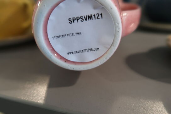 165 stk. tallerkener, kopper, skåle, kander m.m. CHURCHILL