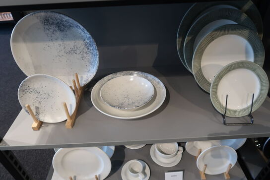 137 stk. tallerkener, kopper, skåle, kander m.m. CHURCHILL