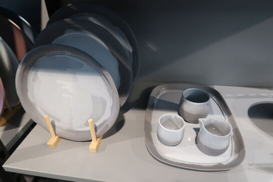 141 stk. tallerkener, kopper, skåle, kander m.m. ROSENTHAL, REVOL m.m.