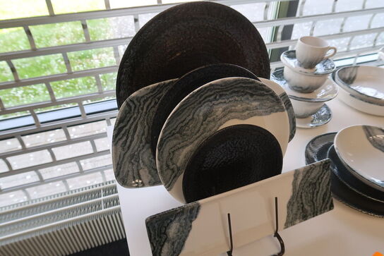 71 stk. tallerkener, kopper, fade m.m. CHURCHILL