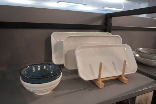 137 stk. tallerkener, kopper, skåle, kander m.m. CHURCHILL