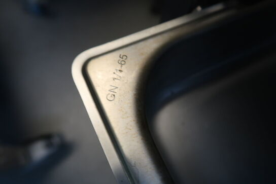 Stikvogn med kantiner og bageplader