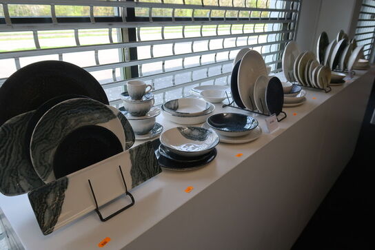 71 stk. tallerkener, kopper, fade m.m. CHURCHILL